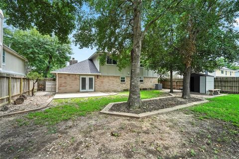 Single Family Residence in Houston TX 10510 Trading Post Drive 25.jpg