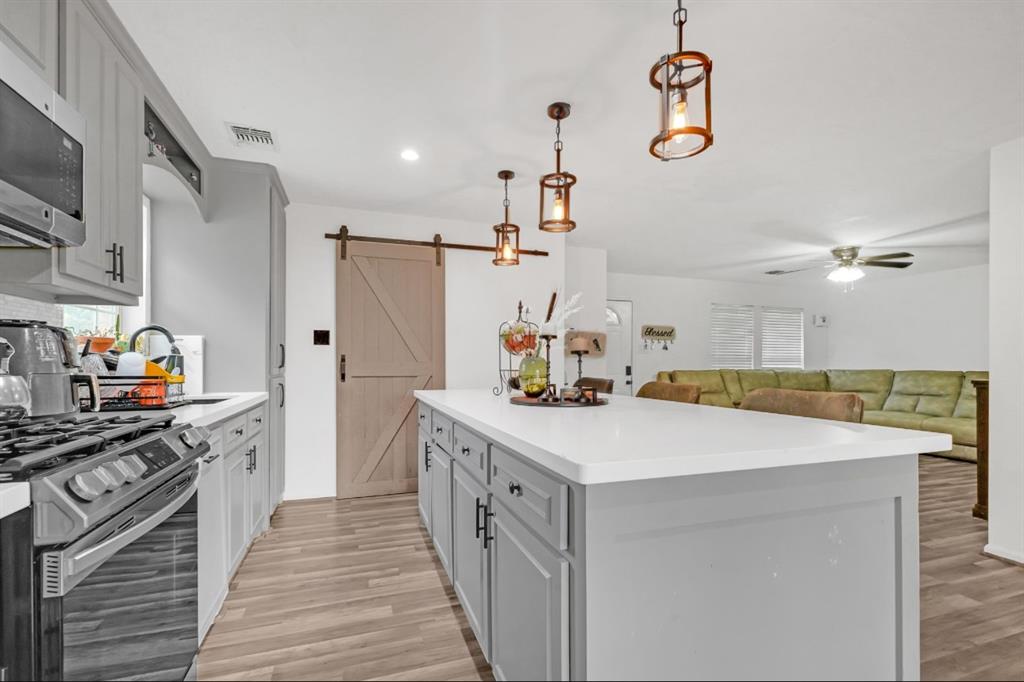 815 Overbluff Street, Channelview, Texas image 3