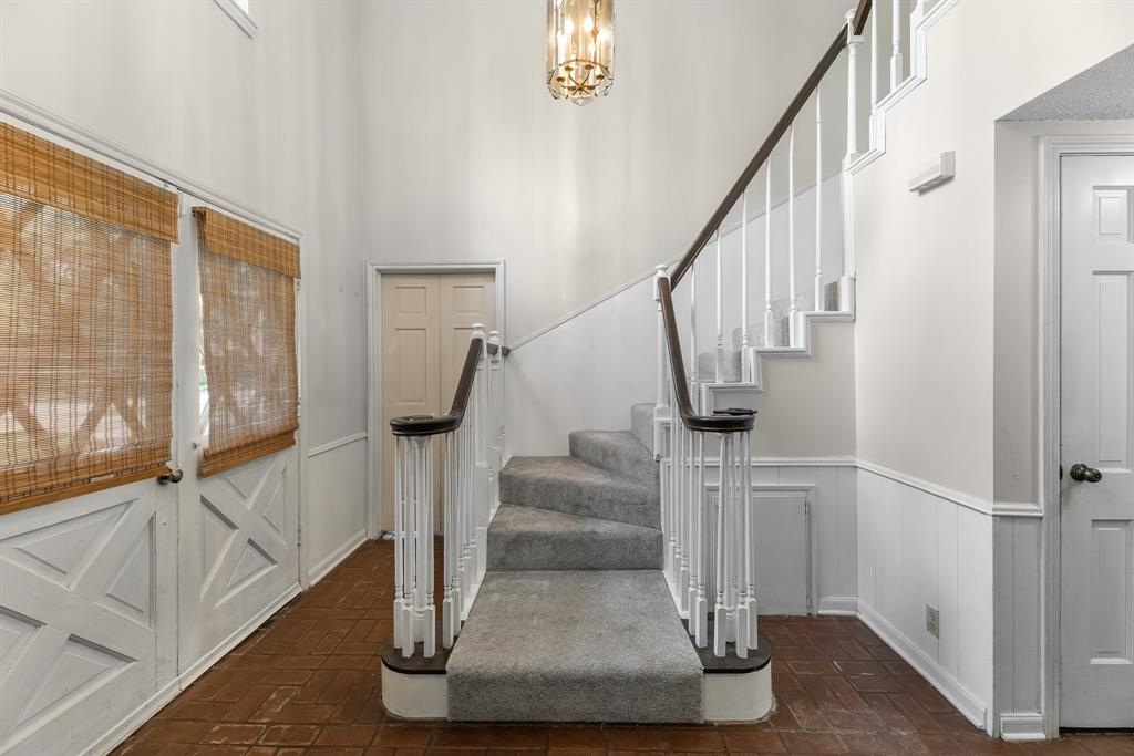 457 Monticello Park