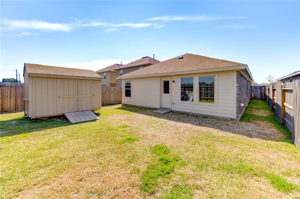 9114 Burnet Fields Drive, Baytown, Texas image 4