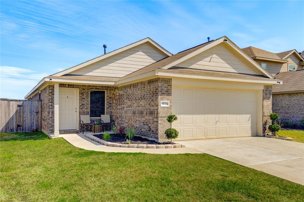 9114 Burnet Fields Drive, Baytown, Texas image 3