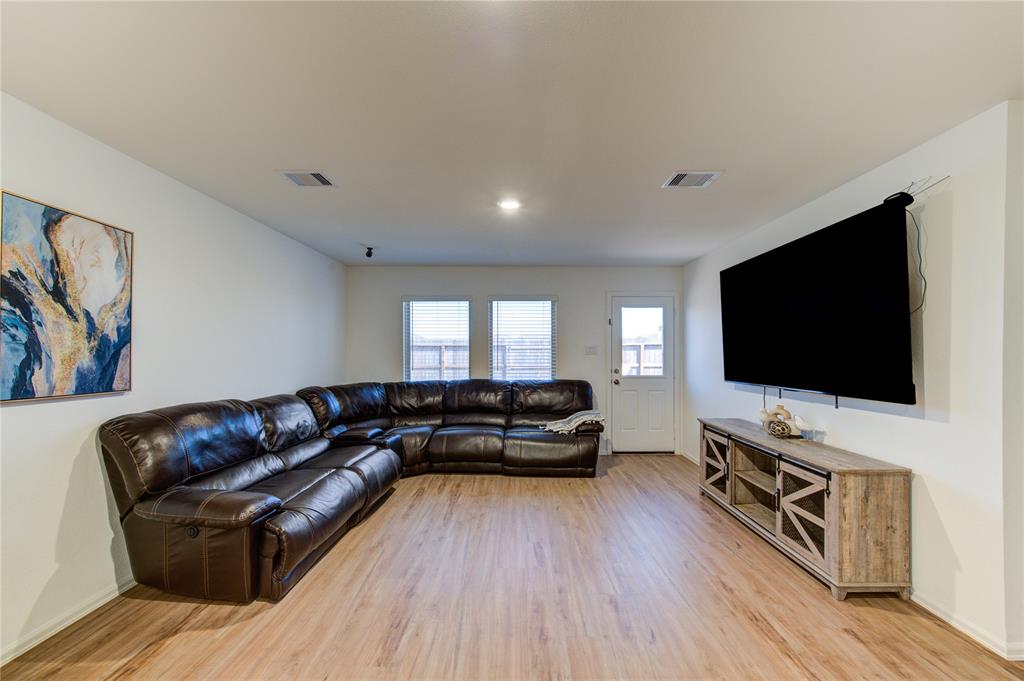 9114 Burnet Fields Drive, Baytown, Texas image 12