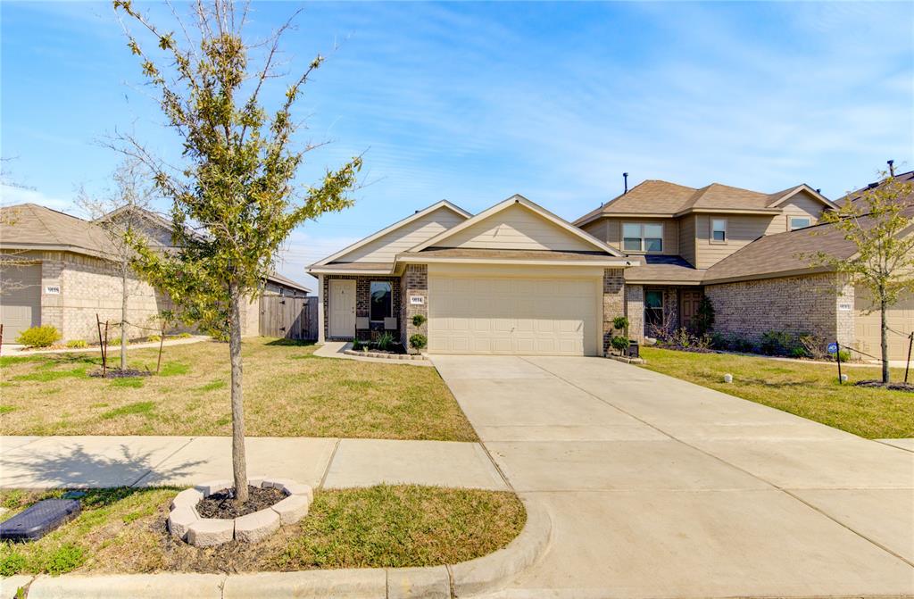 9114 Burnet Fields Drive, Baytown, Texas image 2