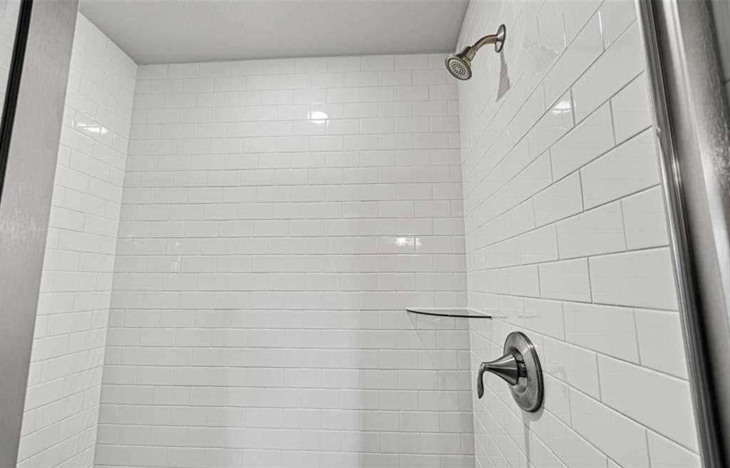 4335 West Bayou Maison Circle, Dickinson, Texas image 8