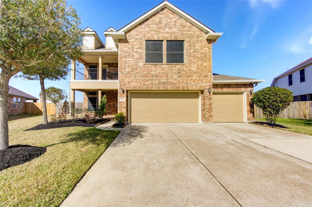 203 Harbor Bend Lane, Dickinson, Texas image 2
