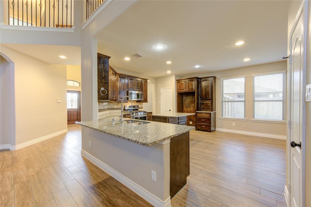 203 Harbor Bend Lane, Dickinson, Texas image 6