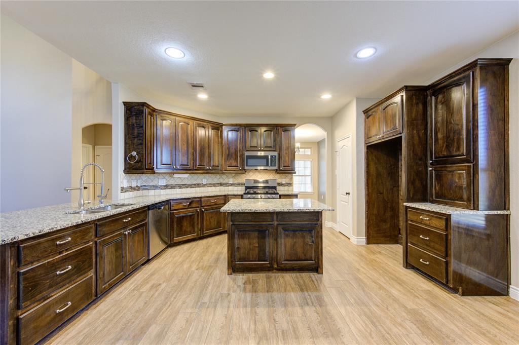 203 Harbor Bend Lane, Dickinson, Texas image 7