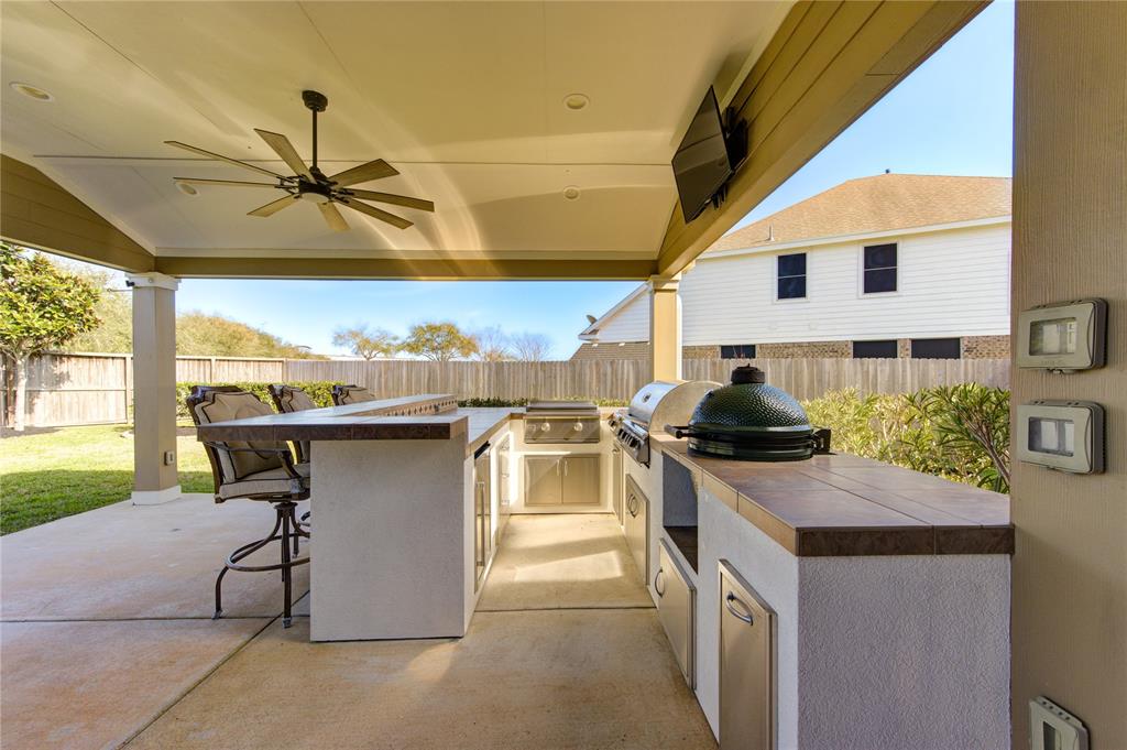 203 Harbor Bend Lane, Dickinson, Texas image 34