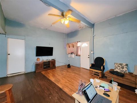 Photo of 418 Bishop Street, Houston, TX 77009 (MLS # 40743648) Photo of 418 Bishop Street, Houston, TX 77009 (MLS # 40743648)