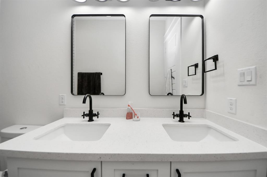 2310 Lomax Drive, La Porte, Texas image 30