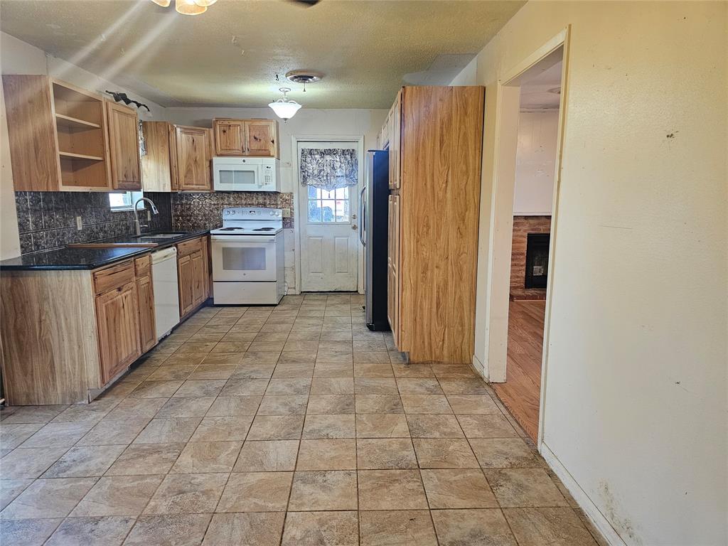 12446 Fm 531, Hallettsville, Texas image 7
