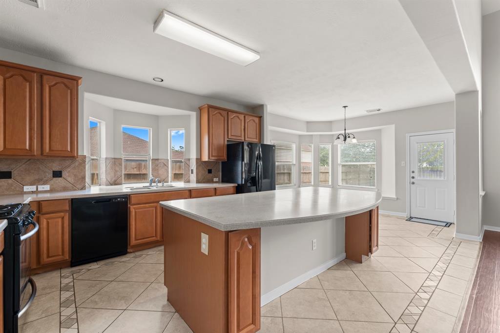 8303 Palmetta Spring Drive, Tomball, Texas image 15