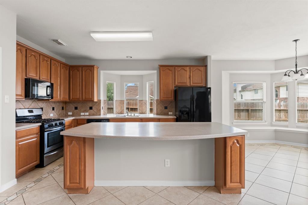 8303 Palmetta Spring Drive, Tomball, Texas image 16