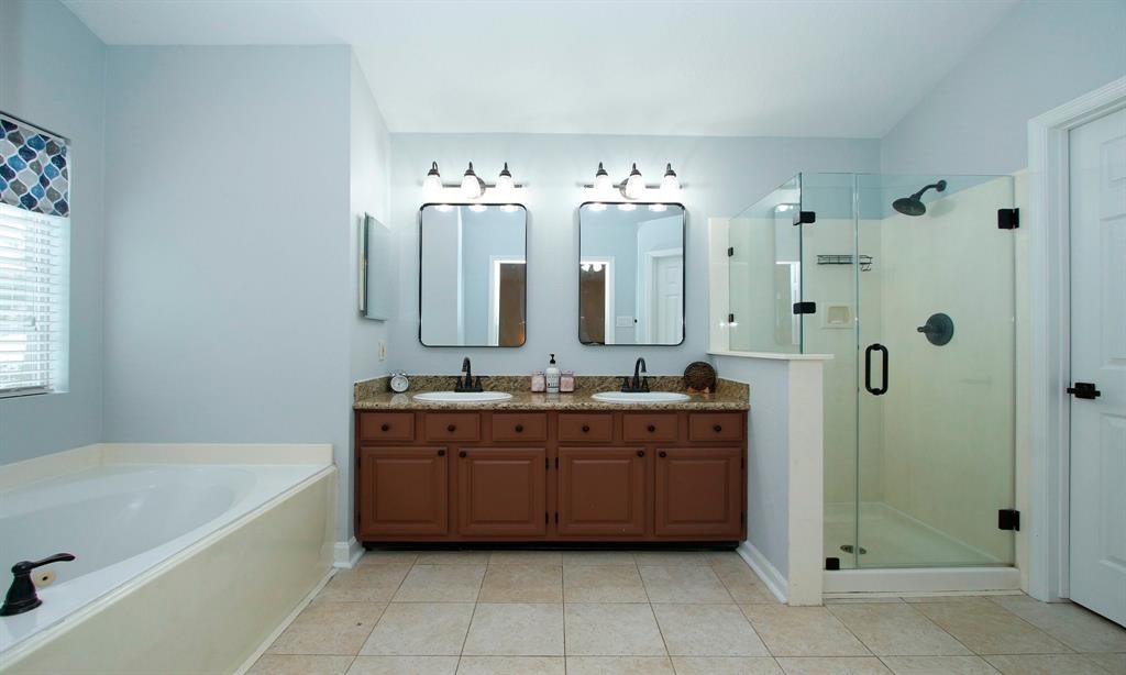 70 W Summer Storm Circle, The Woodlands, Texas image 30