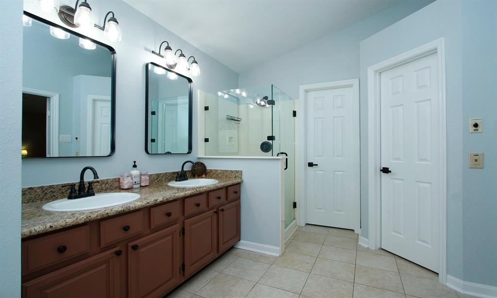 70 W Summer Storm Circle, The Woodlands, Texas image 32