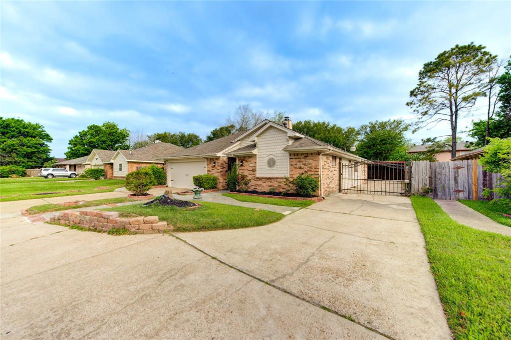 1410 Lexington Boulevard, Missouri City, Texas image 2