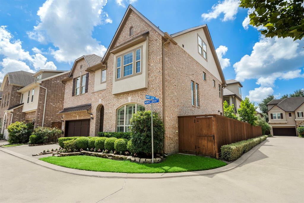8421 Moritz Green
