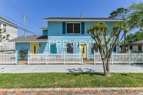 818 11th Street, Galveston, TX 77550 - #: 60249176