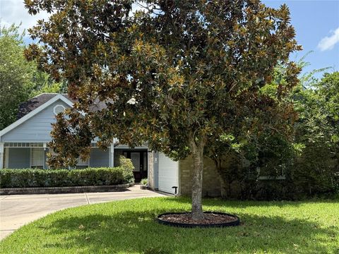 Photo of 519 E Hillary Circle, Sugar Land, TX 77498 (MLS # 21555466)