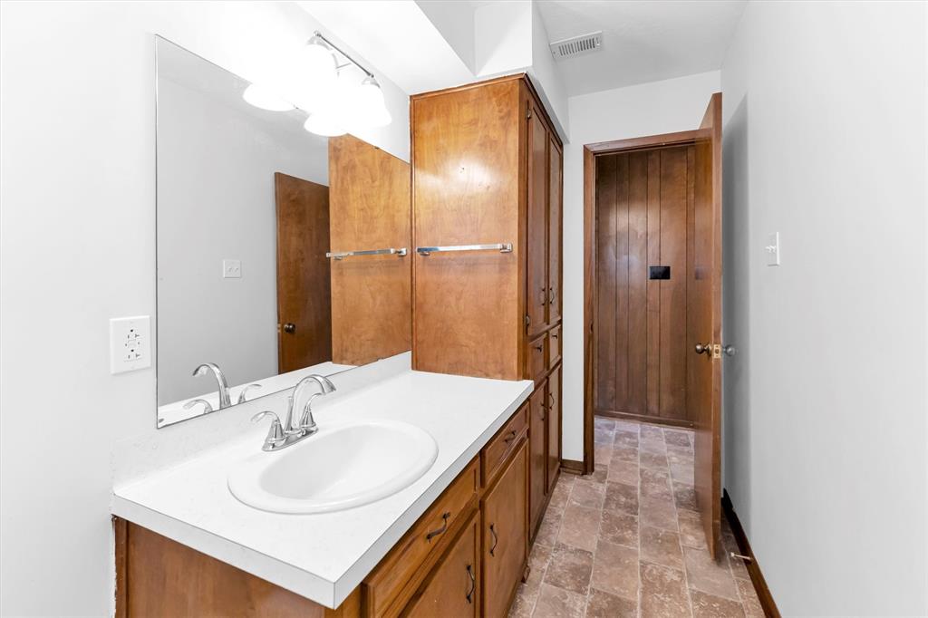 70 Paul Dixon Road, Huntsville, Texas image 17