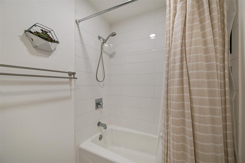 2480 W Shane Street, Alvin, Texas image 19