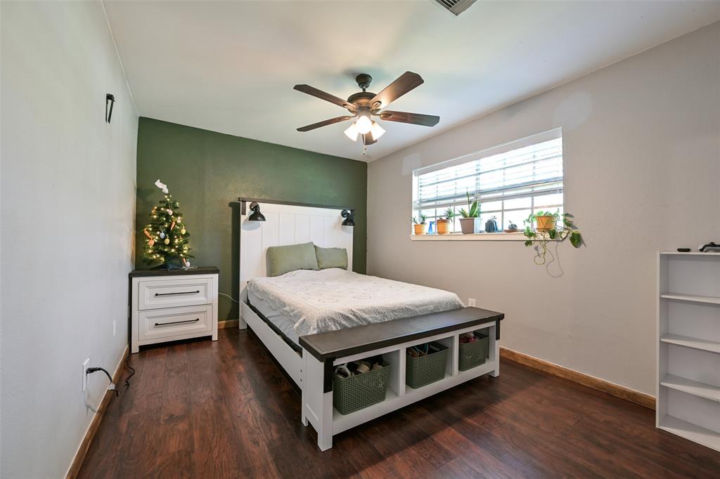 2480 W Shane Street, Alvin, Texas image 17