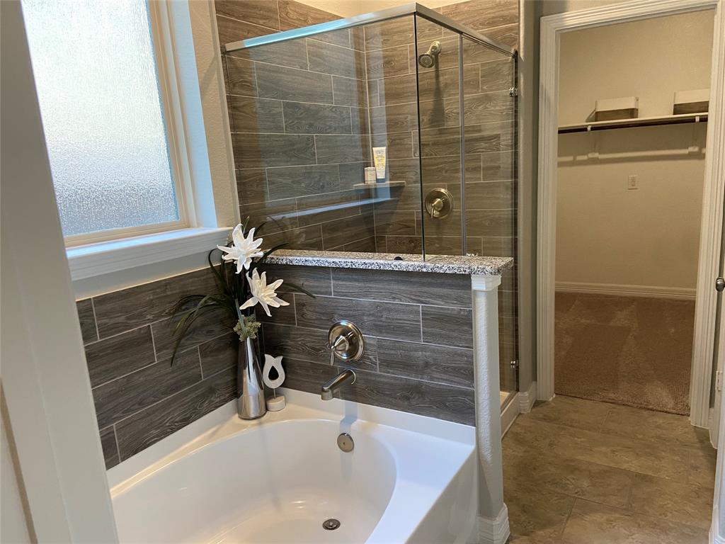 135 Teralyn Grove Loop, Conroe, Texas image 8