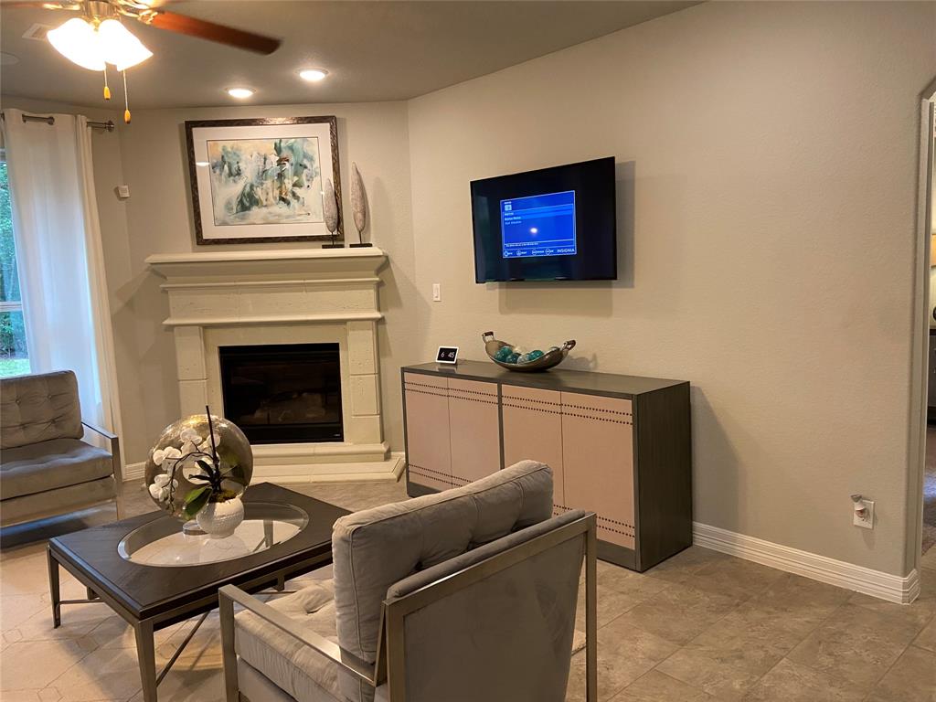 135 Teralyn Grove Loop, Conroe, Texas image 5