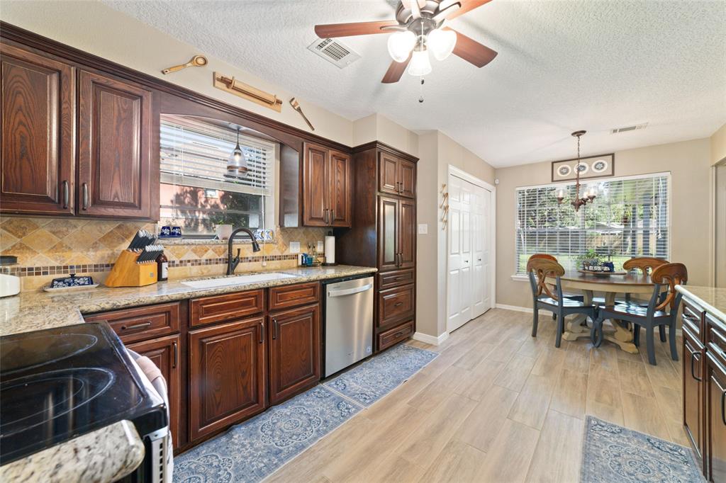 132 Arrowwood Street, Lake Jackson, Texas image 13