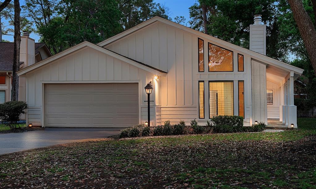 4 Hedgebell Court, The Woodlands, Texas image 1