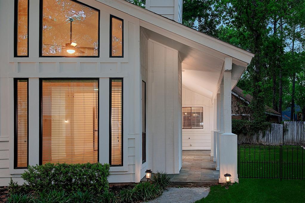 4 Hedgebell Court, The Woodlands, Texas image 2
