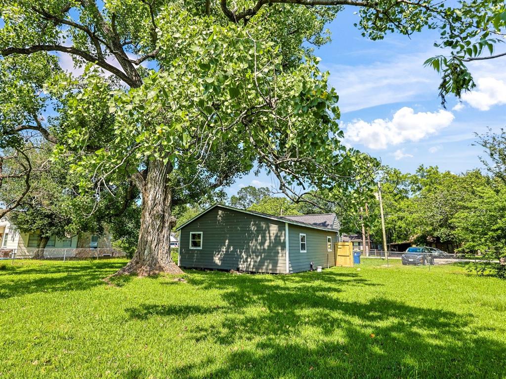 1011 N Arcola Street, Angleton, Texas image 14