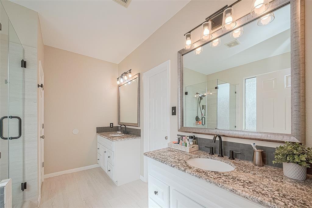 2931 Five Oaks Drive, Missouri City, Texas image 10