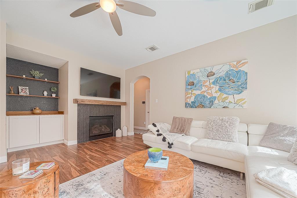 2931 Five Oaks Drive, Missouri City, Texas image 3