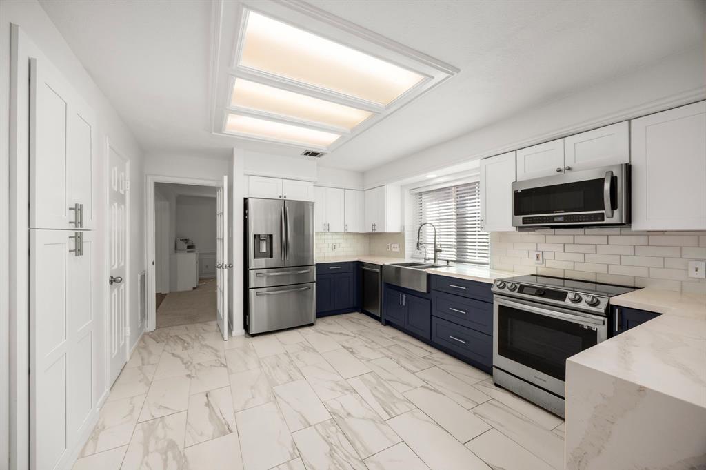 4402 Chipping Court, Sugar Land, Texas image 3