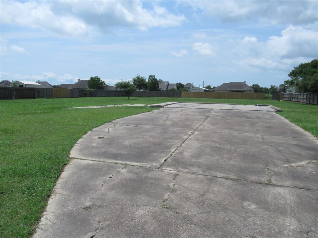 4210 Majestic Drive, Baytown, Texas image 9