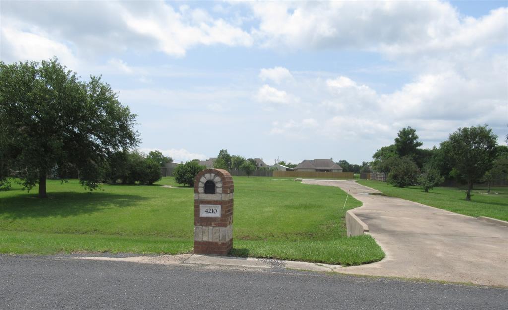 4210 Majestic Drive, Baytown, Texas image 1