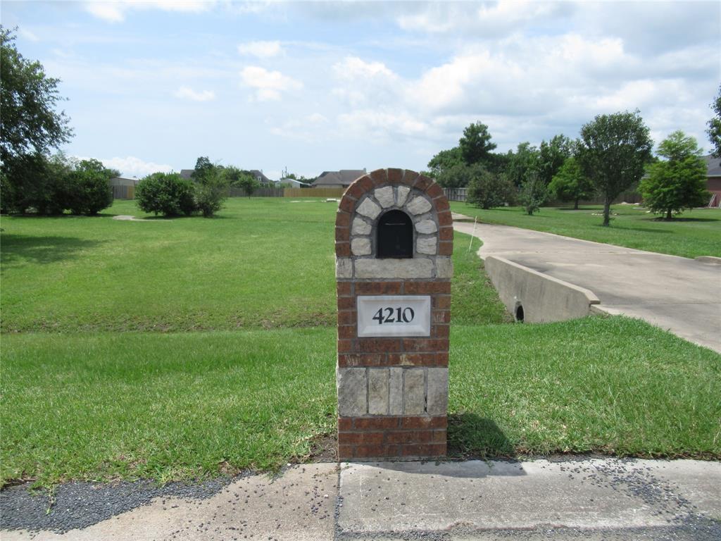 4210 Majestic Drive, Baytown, Texas image 2