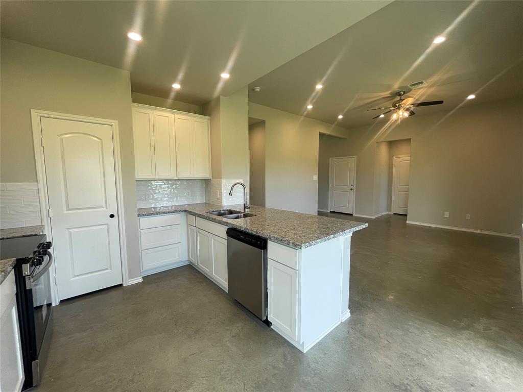 6 Greenway Drive, Trinity, Texas image 9