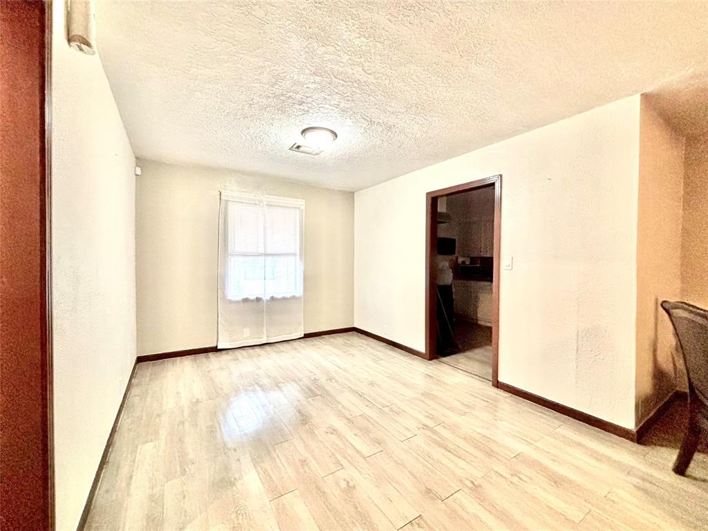 8038 Woodlyn Road, Houston, Texas image 7
