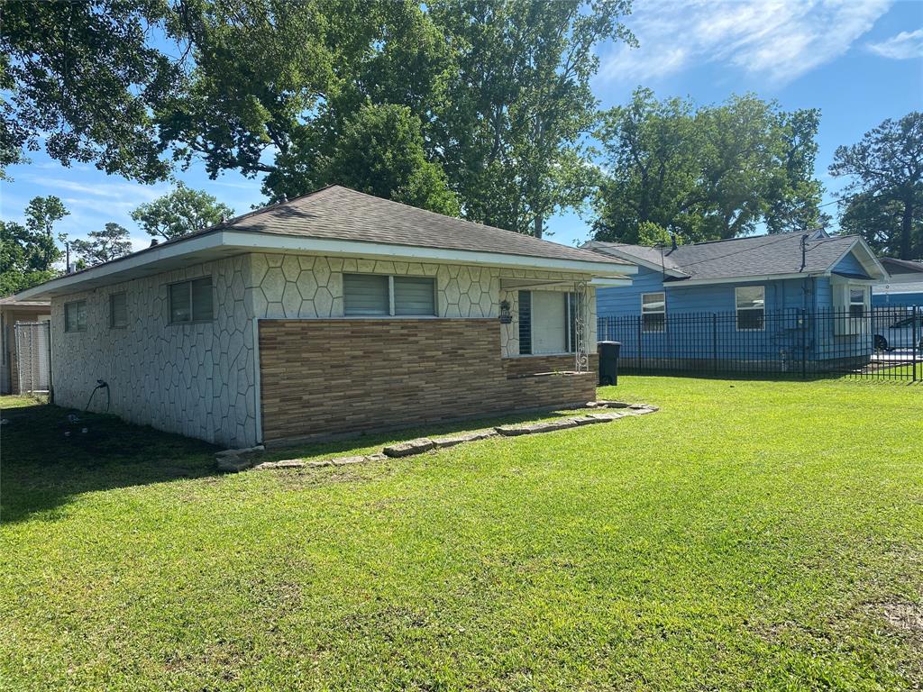 8038 Woodlyn Road, Houston, Texas image 4