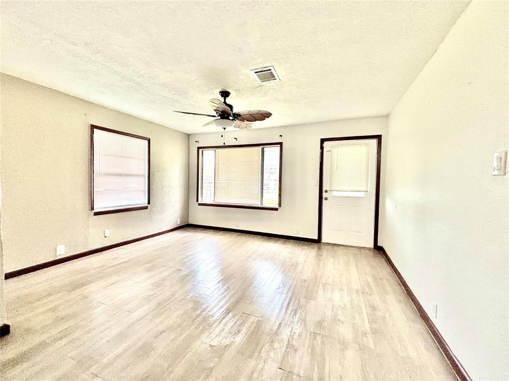 8038 Woodlyn Road, Houston, Texas image 6