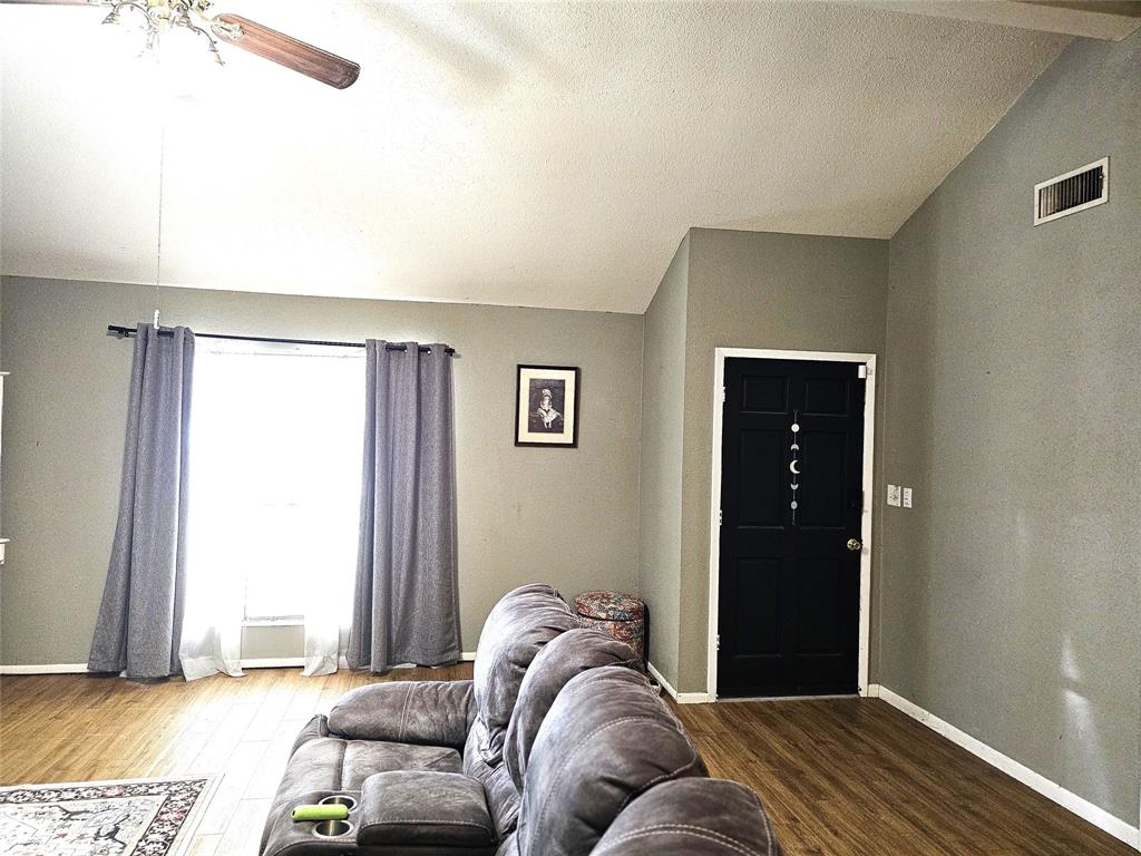 610 S Gray Avenue, West Columbia, Texas image 6