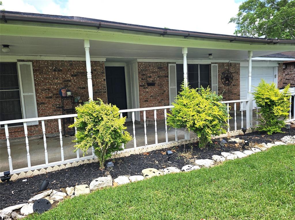 610 S Gray Avenue, West Columbia, Texas image 1
