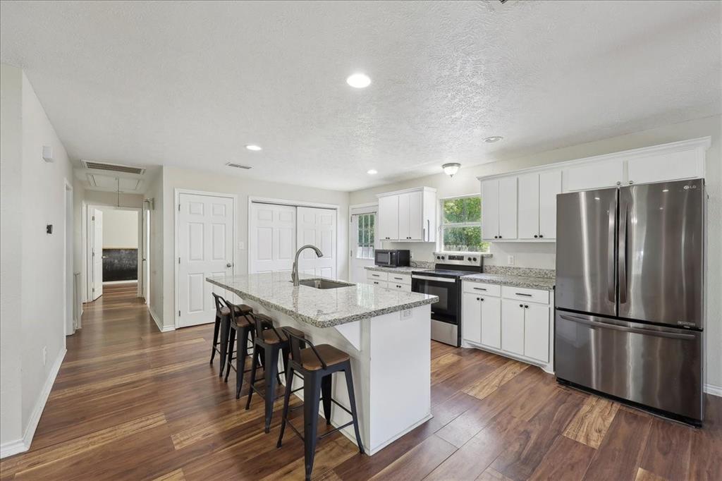 664 W Tram Road, Vidor, Texas image 2