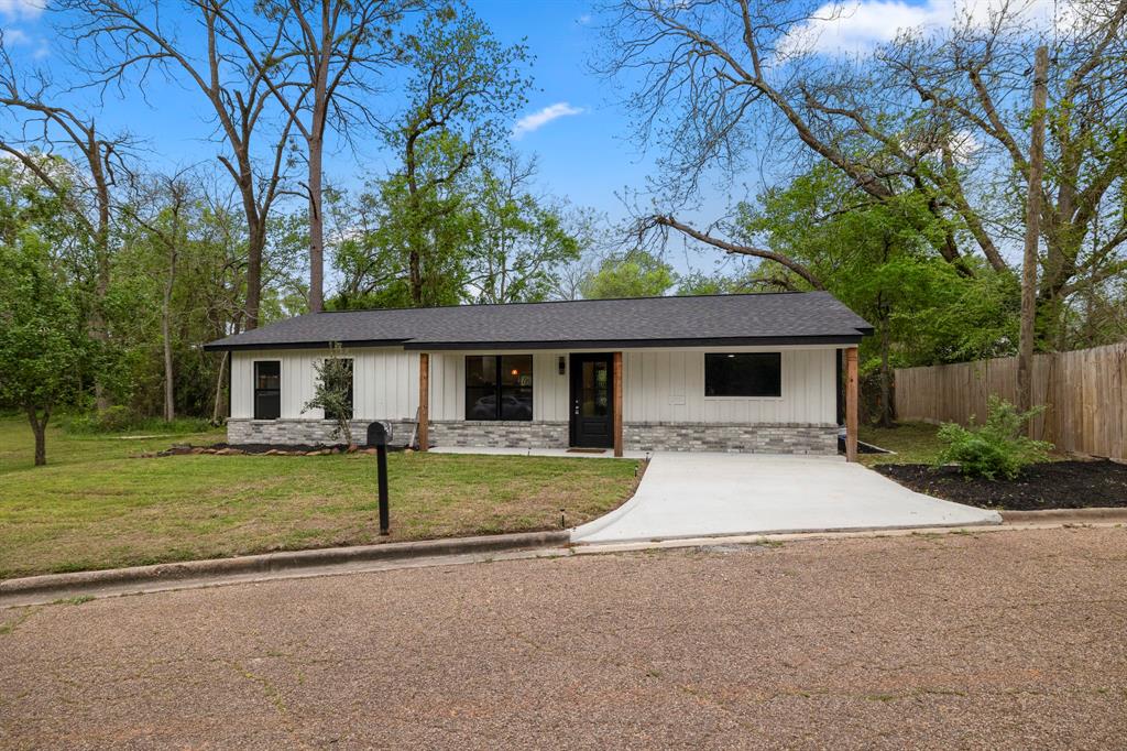 523 N Oakhurst Drive, Livingston, Texas image 1