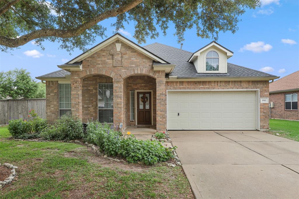 1910 Eden Glen Lane, Pearland, Texas image 1