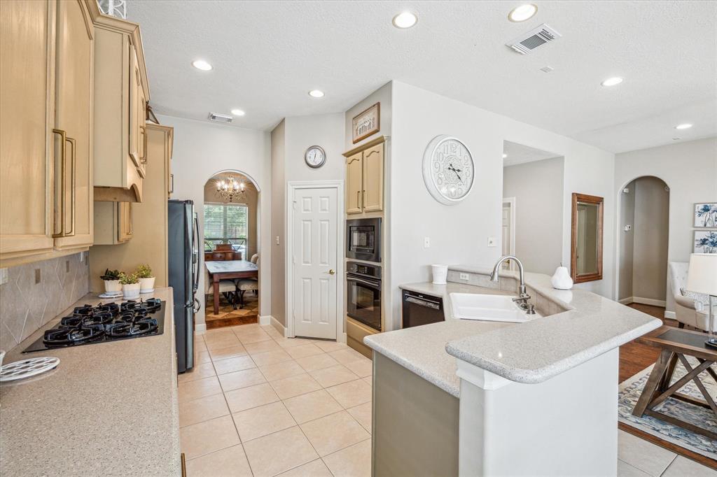 2655 Katie Harbor Drive, Manvel, Texas image 13