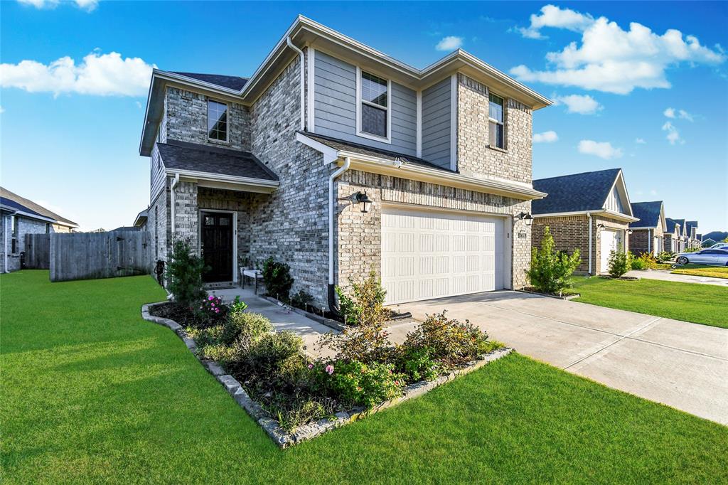 7419 French Quarter Court, Fulshear, Texas image 2