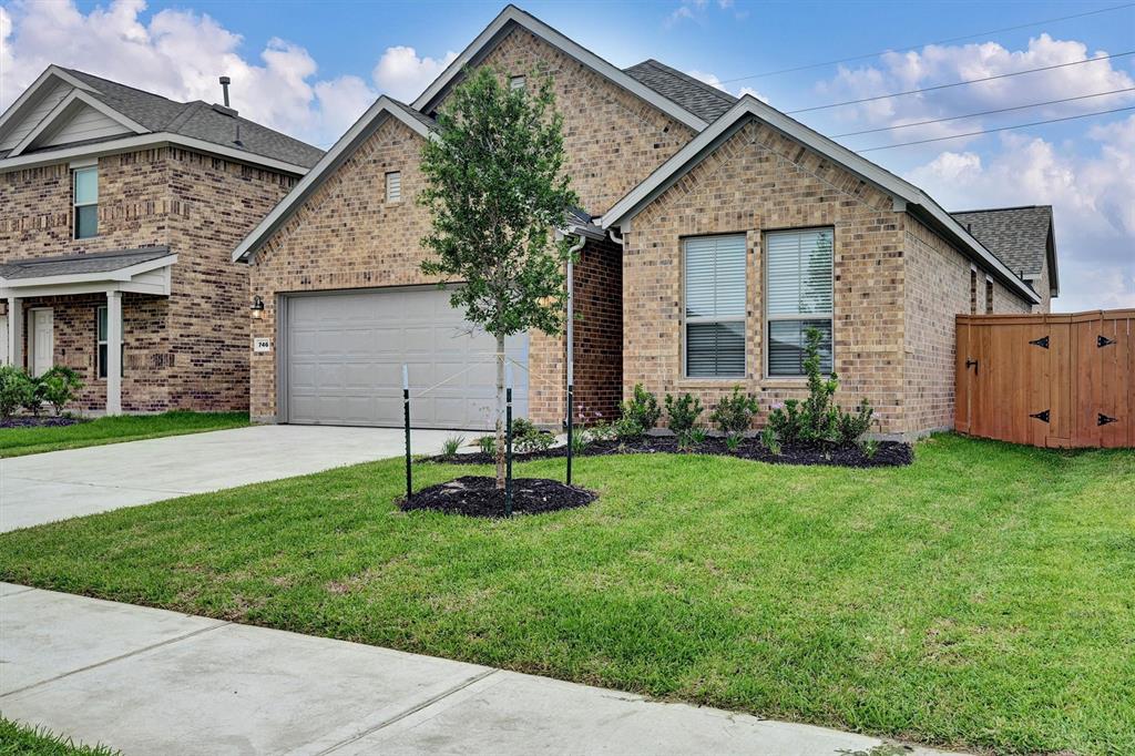 746 Mockingbird Passage, Beasley, Texas image 2